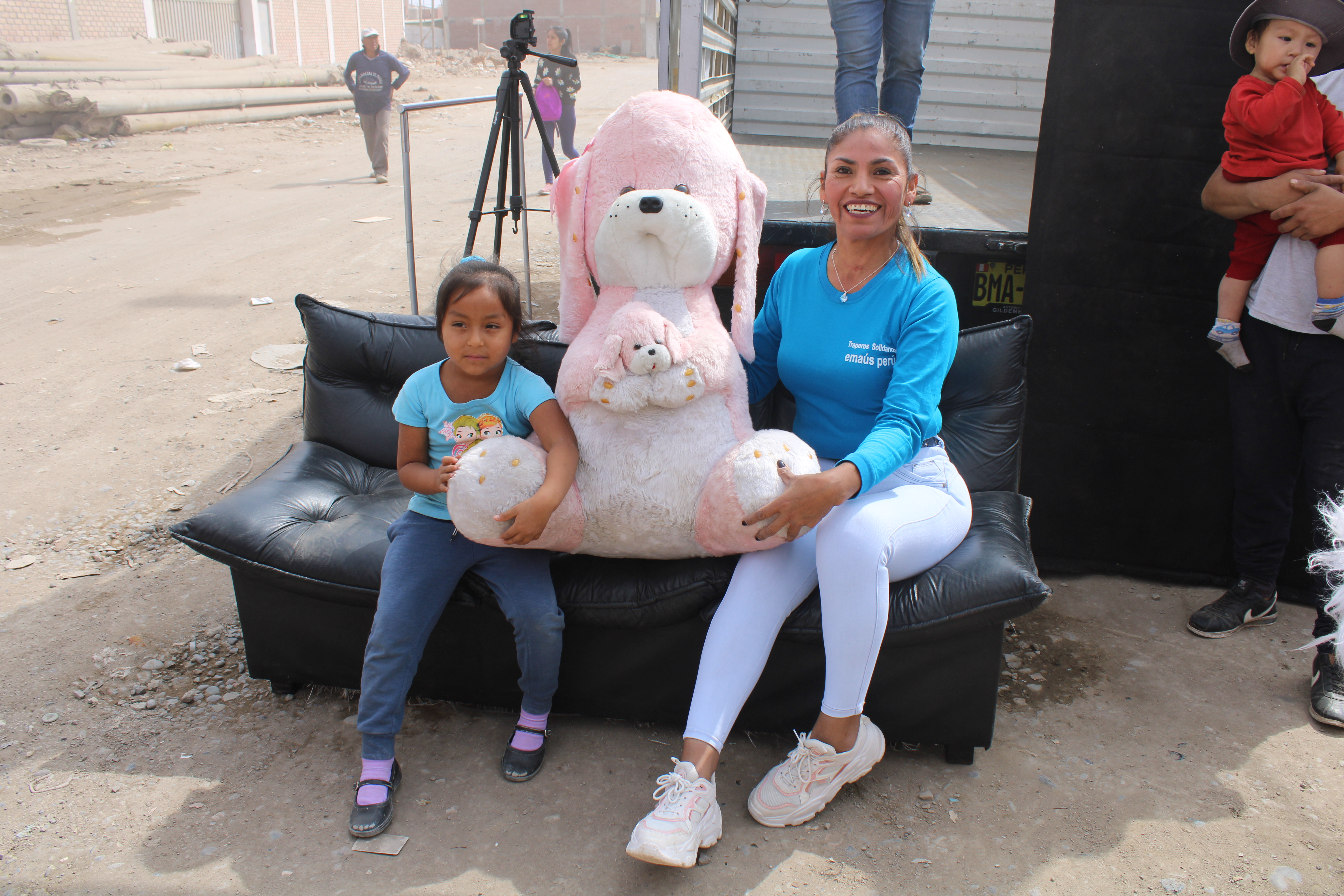 Donación de muñecas en Lima - Traperos de Emaús Perú 